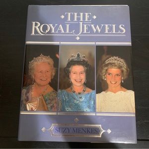 The Royal Jewels by Suzy Menkes - Contemporary Books 1989 Hardcover 212 Pages